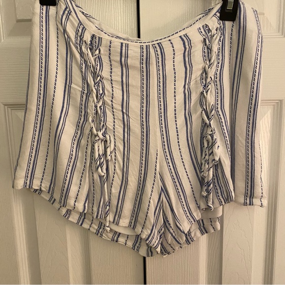 Abbeline Flared Front Laced | Medium - Picture 2 of 6